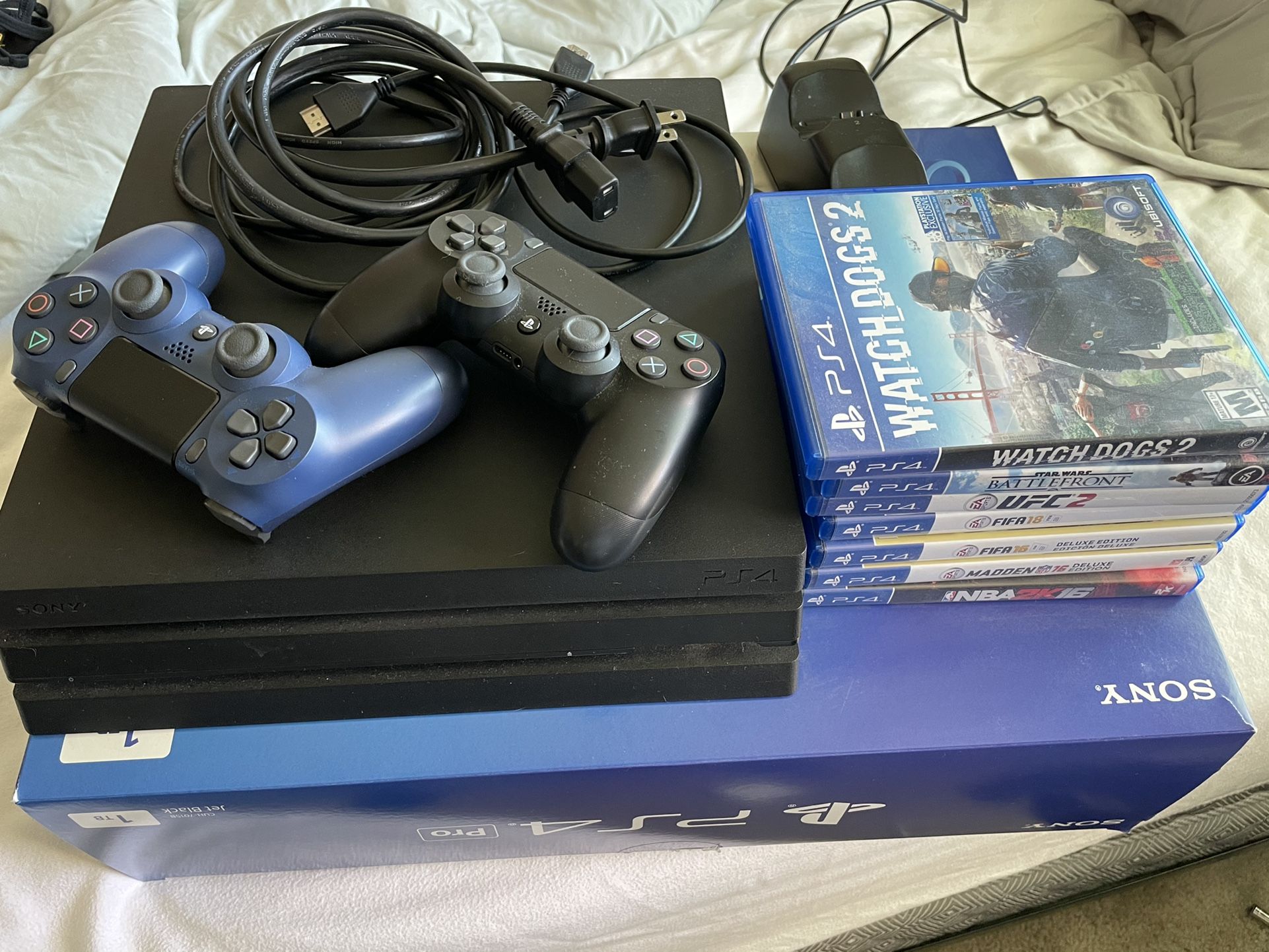PS4 PRO 1 TB +games w/extra controller