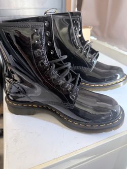 Women’s Dr. Martens 1460 boots