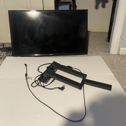 Flat Screen Samsung TV 29 X 17 (With Wall Mount)