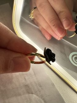 14K Gold Black Rose Ring size 5 o 6
