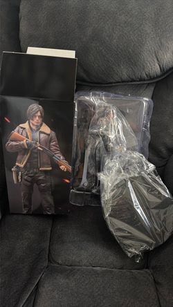 Resident Evil 4 Leon S. Kennedy Action Figure