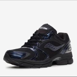 Saucony | Glossy Black Progrid Triumph 4