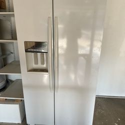 Whirlpool Gold Refrigerator 26 White