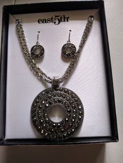 Set earrings AND Chaín whith pendant