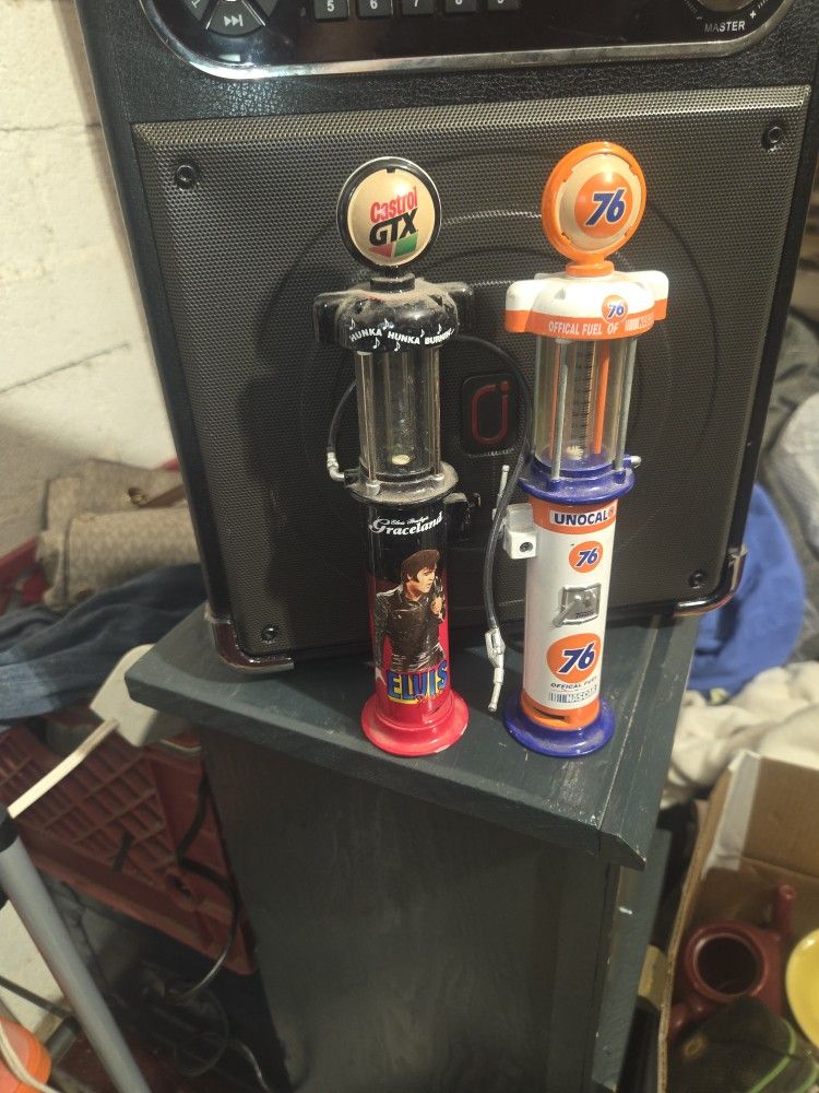 Vintage Metel Quarter Banks Gas Pumps