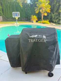 Nearly New Traeger Tailgater 20 Pellet Grill & Smoker (Bronze) + Extras