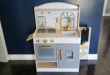 Play kitchen