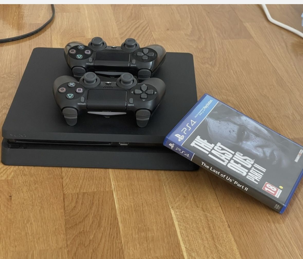 PS4 Slim Jet Black With 4 Games