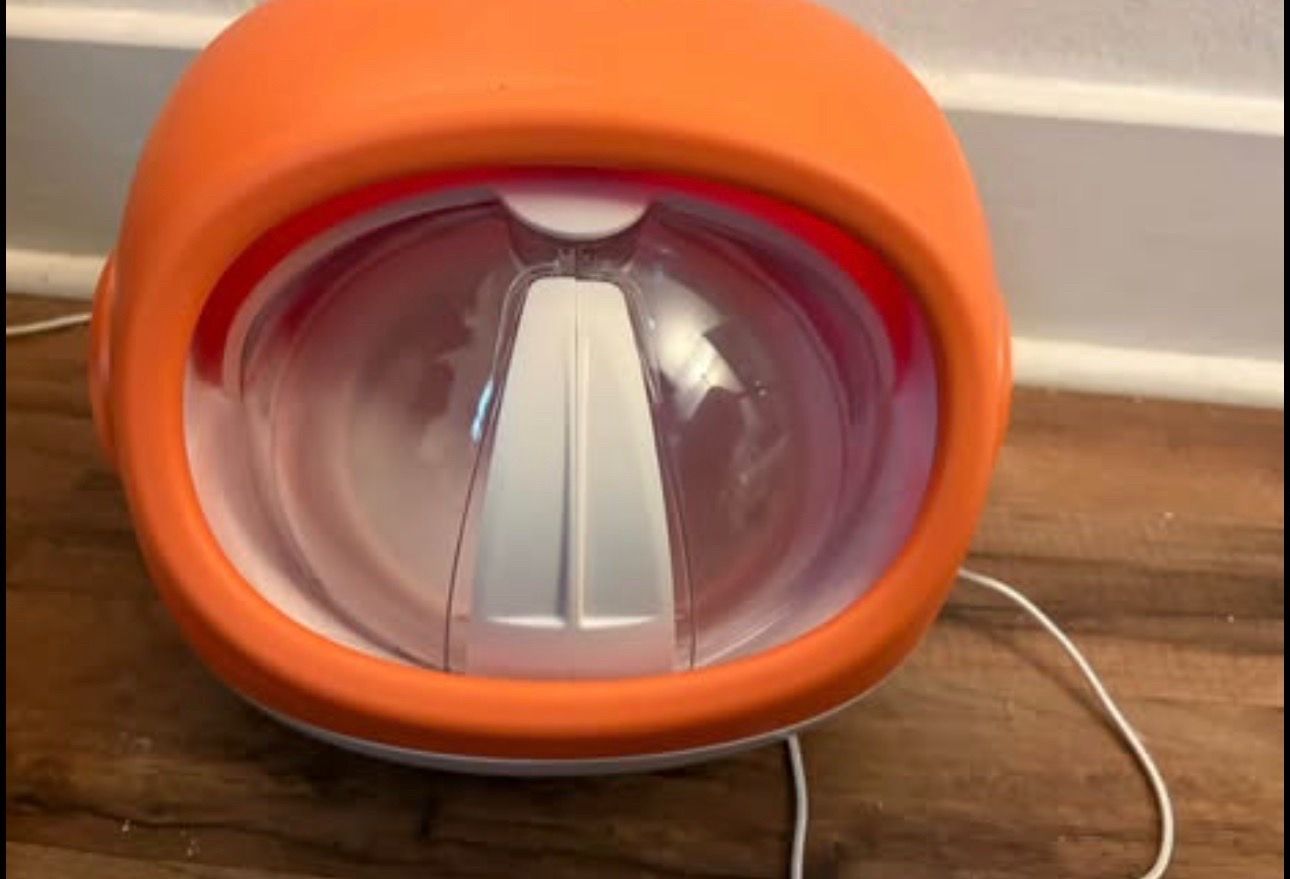 Automatic cat feeder