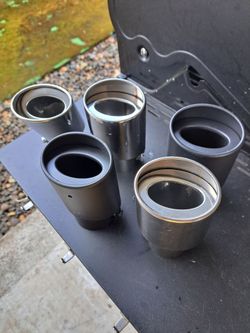 The exhaust tip is polished chrome.kc universal