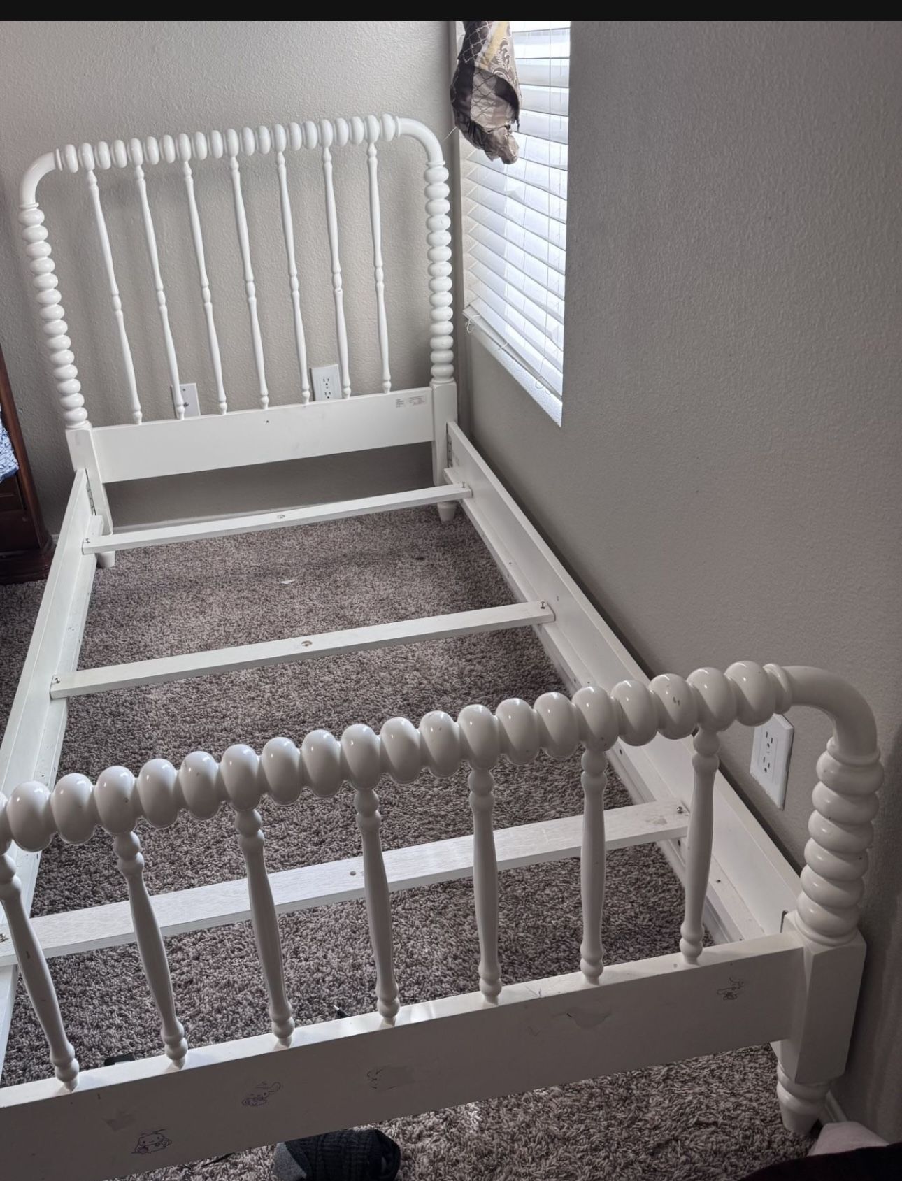 Twin bed /w Mattress/ spring Box
