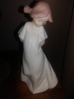 Lladro Daisa. "Girl ready for bed"
