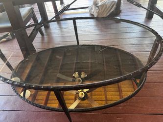 Oval coffee table