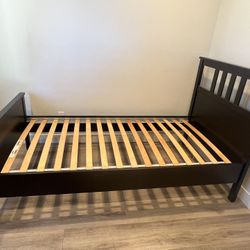 Twin bed 