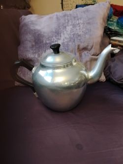 ANTIQUE Vintage MIRRO Aluminum COFFEE Tea POT Round 1.5 Qt. USA