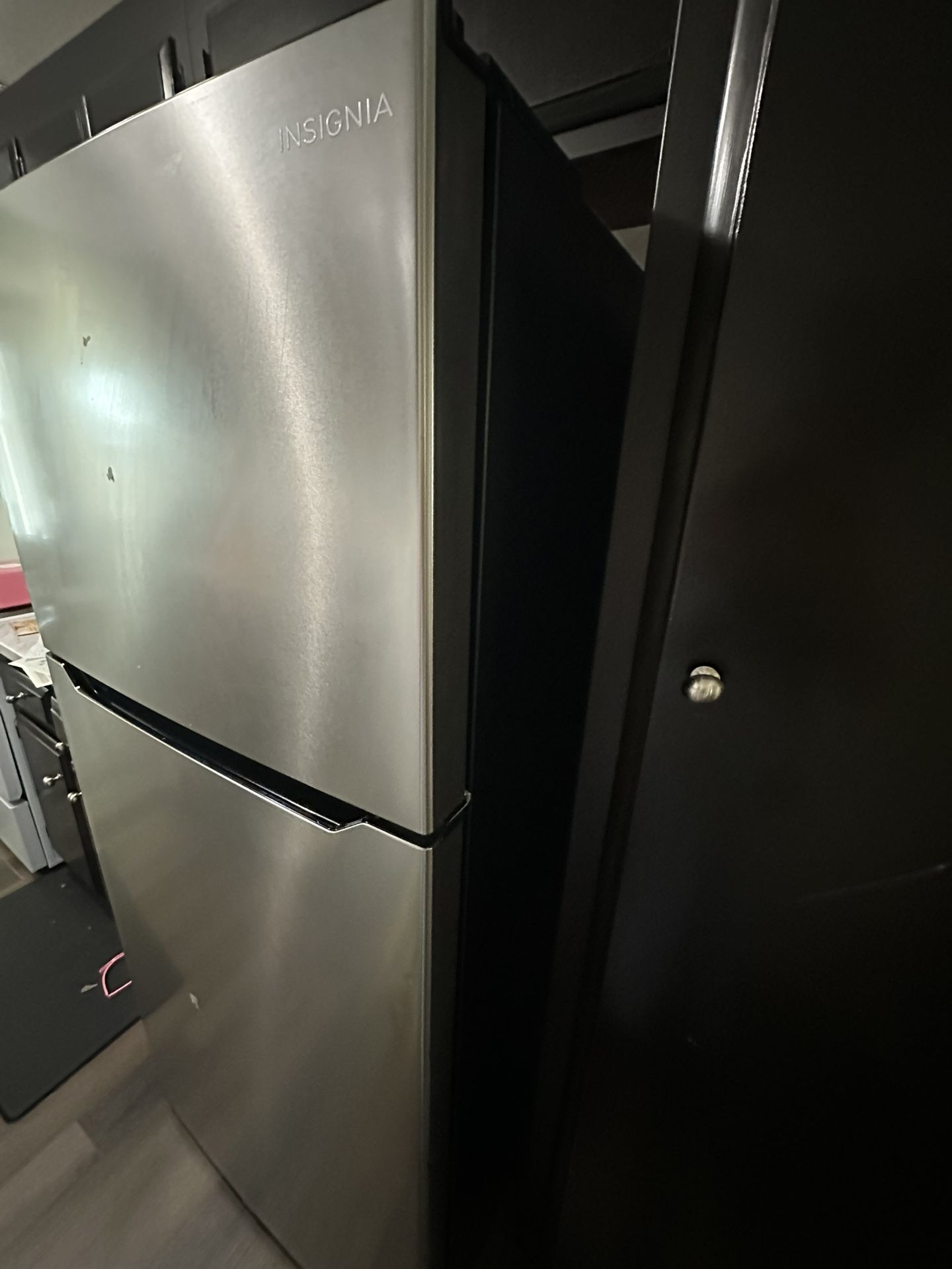 Insignia Top freezer refrigerator With Energy Star Certified -stainless Steel