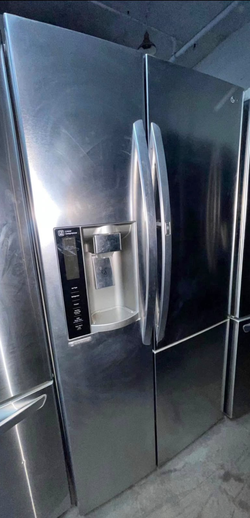 LG Side by Side Refrigerator with IceMaker