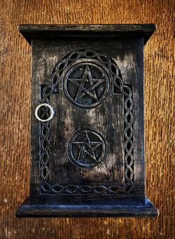 Antique-style Jewelry Box 