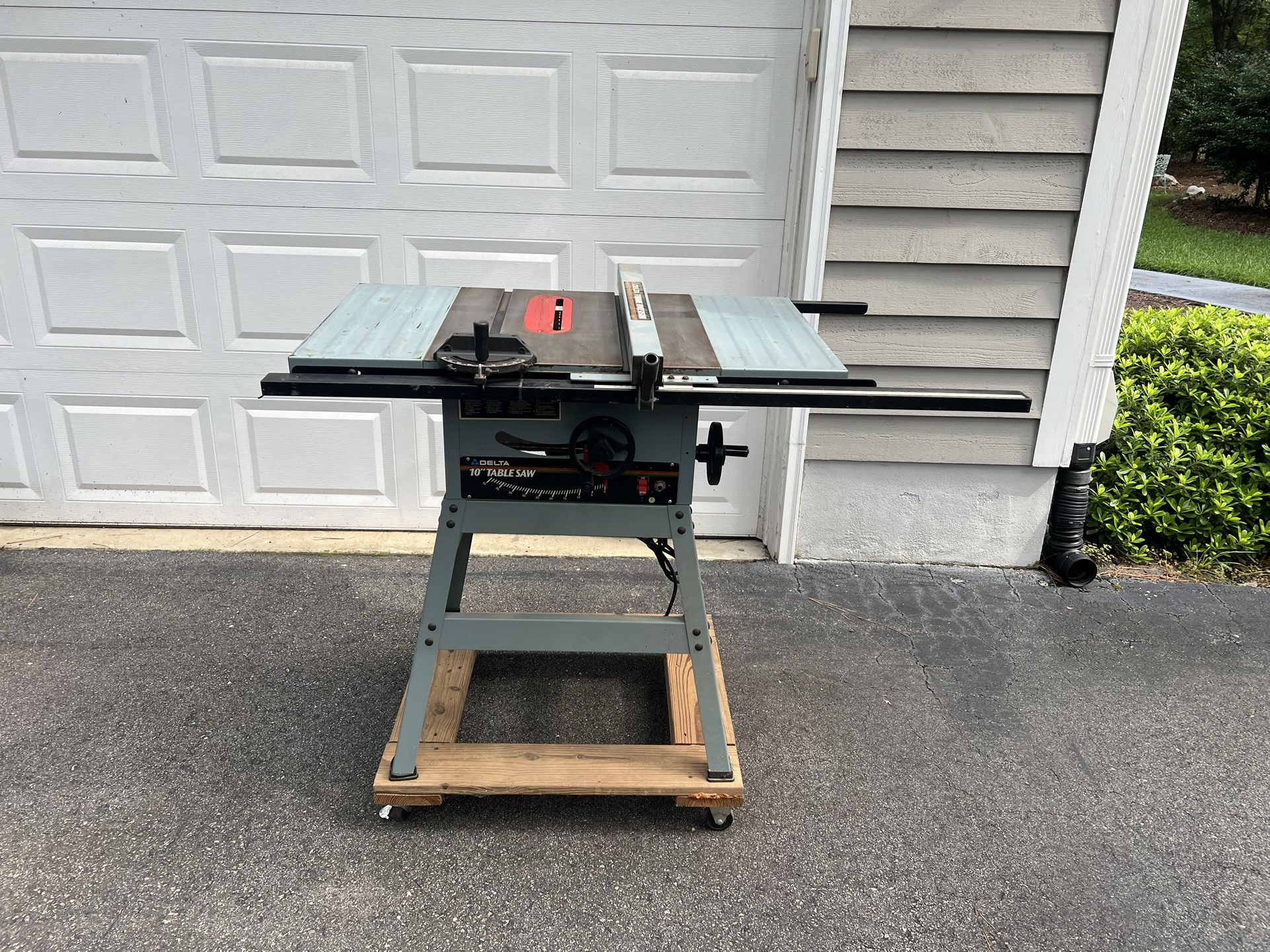 Delta Model 36-600 Table saw