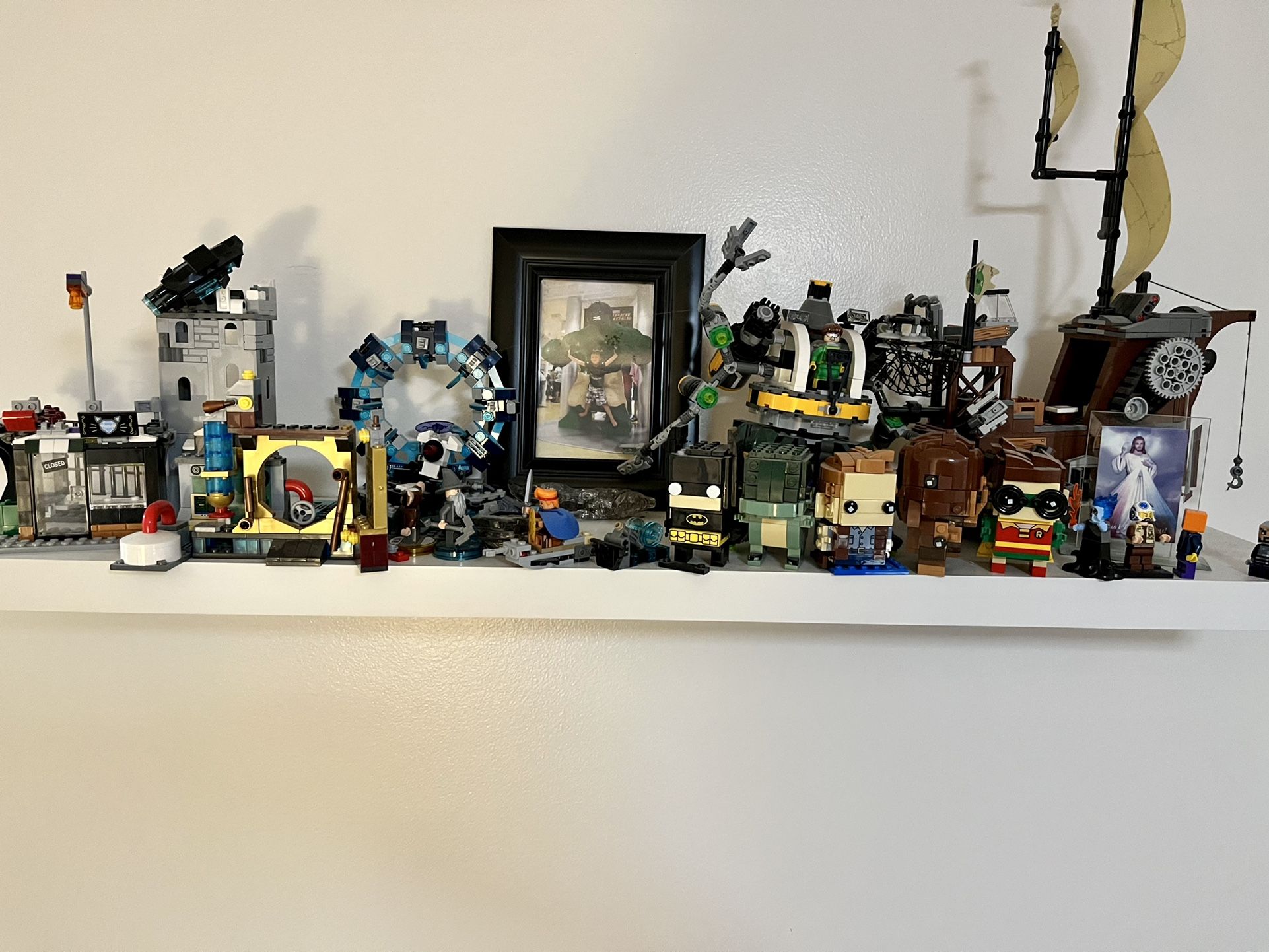 More than 10 complete legos.  All for $ 40 Not Boxes, Just were Used For Exhibition 