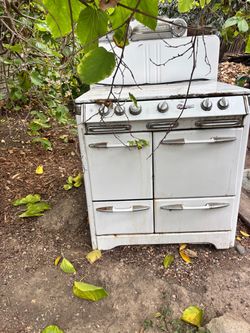 Vintage Okeefe and Merritt gas stove