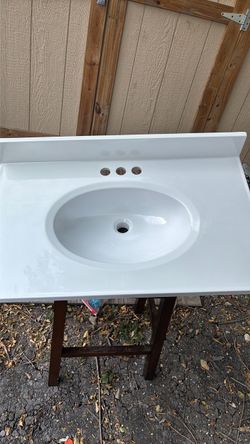 Premium Cultured Marble Top 31" Premium Cultured Marble Vanity Top, 31 x 19, Unused.
