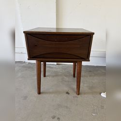 Walker Edison Mid-Century 1-Drawer Nightstand, Walnut