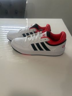 Adidas shoe size 5, original