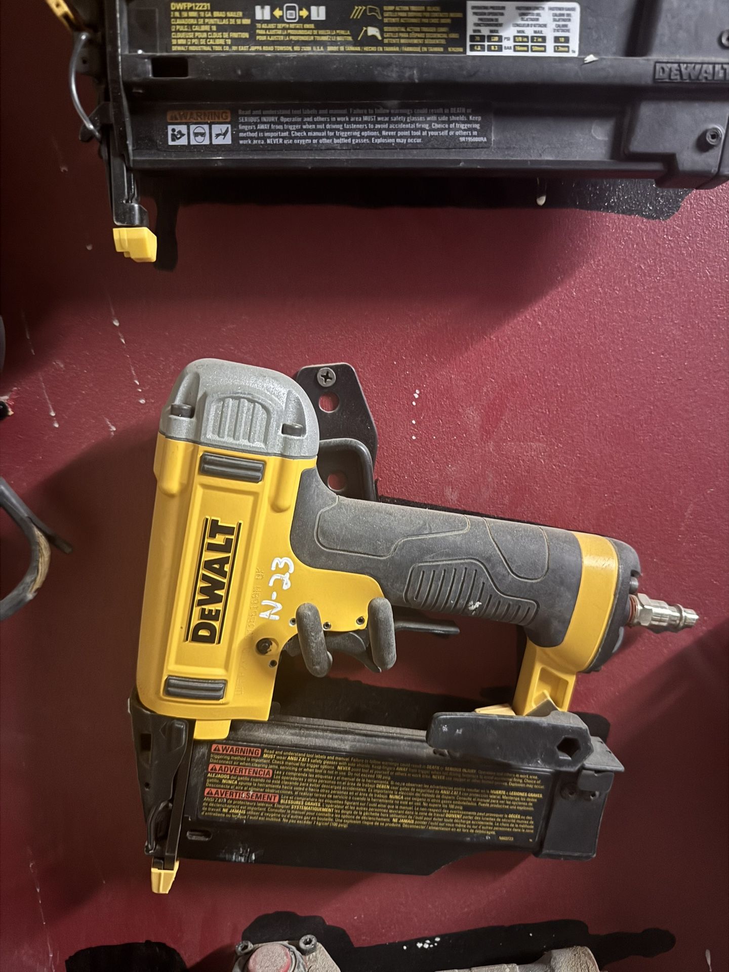 DeWalt 23 gauge Pneumatic nailer