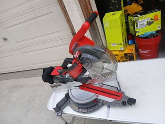 Maquina Milwaukke 18v Brushless Fuel De 10 pulgadas solo herramienta