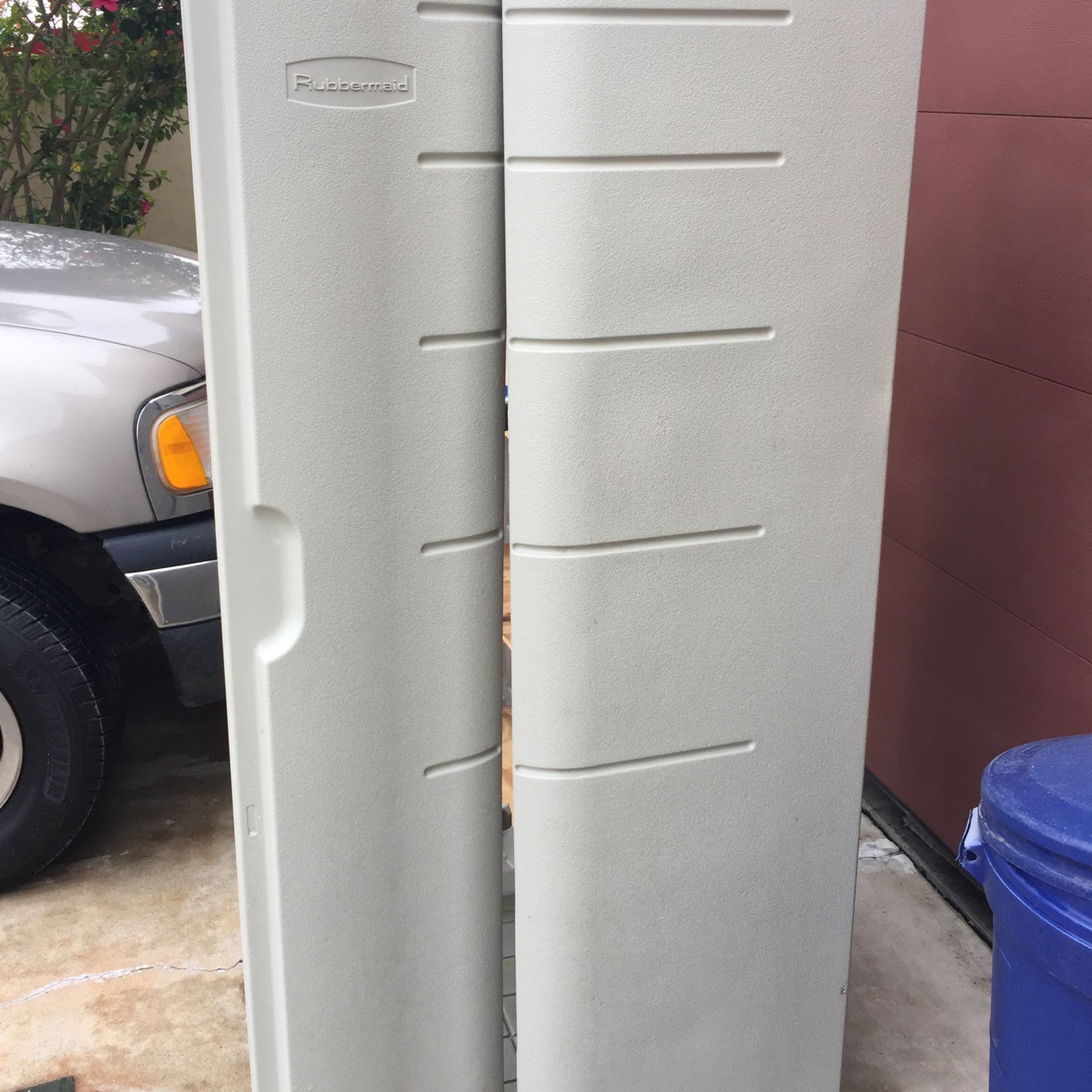 Rubbermaid Outdoor Storage Cabinet for Sale in Escondido, CA