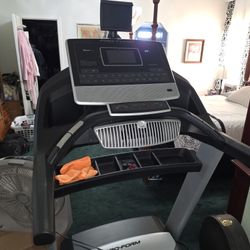 Pro Form 2000 Electronic  TeadMill With Bluetooth