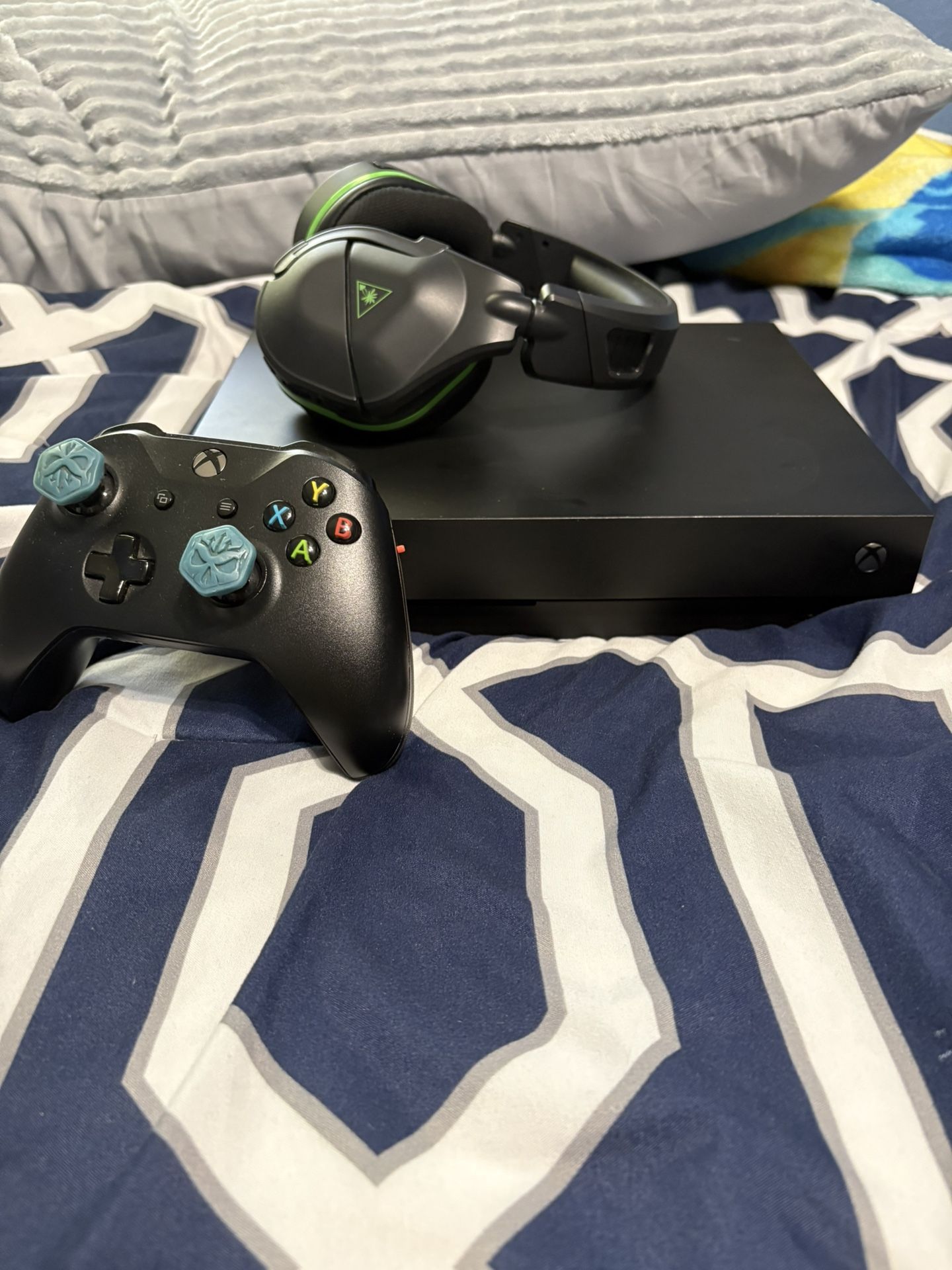Xbox One X W/ Turtle Beach Headset