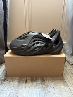 Brand New Onyx Foam Rnnr Size 3