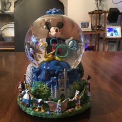 Vintage Disney 2000  Musical Snow Globe
