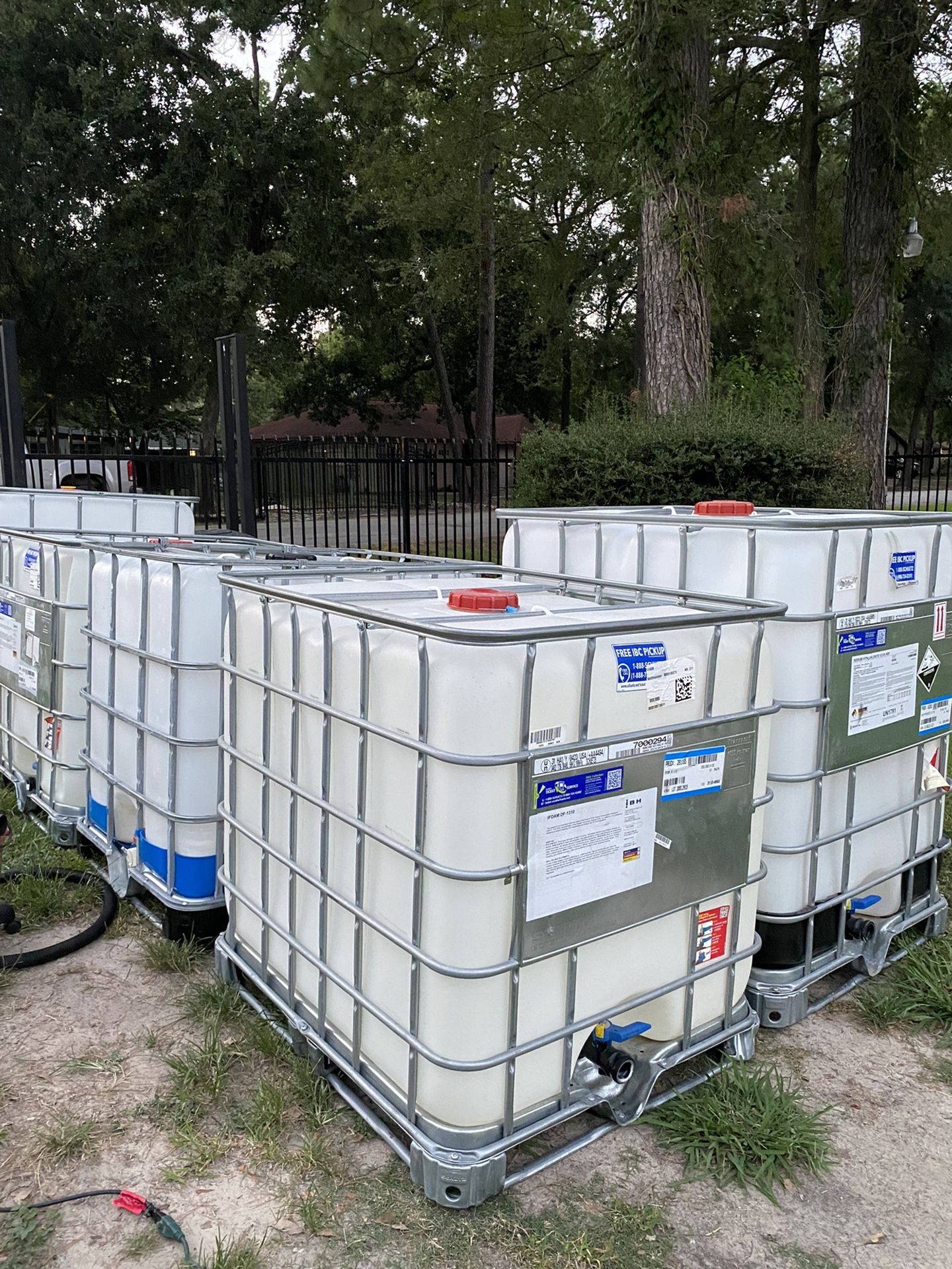 Water Totes. 330 And 275 Gallons. $50 75 Each