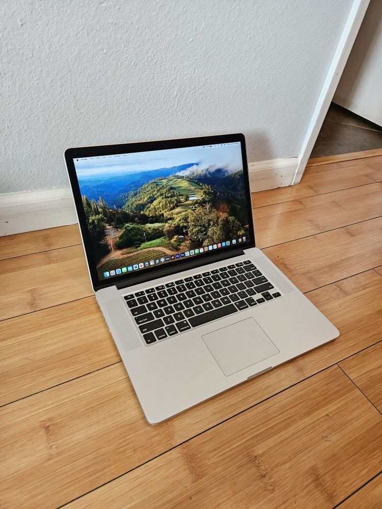 Macbook pro 15 inch core i7 16gb 256gb ssd, charger, final cut, logic, Adobe, office, or best offers