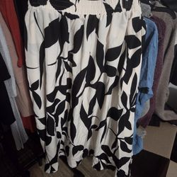 Black/White Bloomchic Floral Print Long Skirt Size 14-16