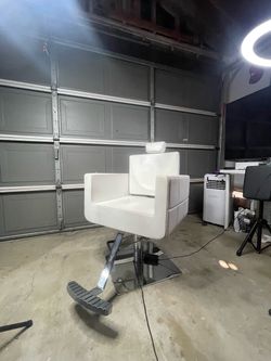 Barber chair / salon chair