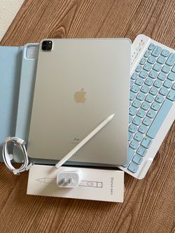 iPad Pro 12.9” (2020 model) 4th Generation 512GB with  keyboard case and pen & Accessories