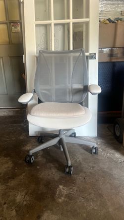 Nice rolling computer chair