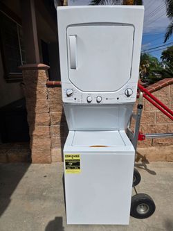 Stackable washer and dryer GE electric 240V