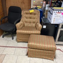 Chair With Ottoman 