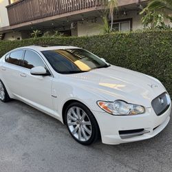 PRESTINE LOW MILEAGE JAGUAR SPORTS LUXURY CAR
