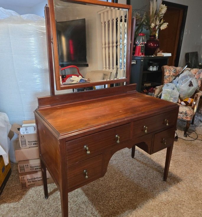 Vanity Dresser With Drawers