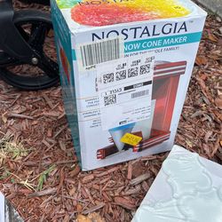Snowcone maker