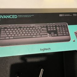Logitech MK520 Wireless Keyboard and Mouse Combo