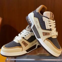 Round toe thick bottom low top sneakers for men brown