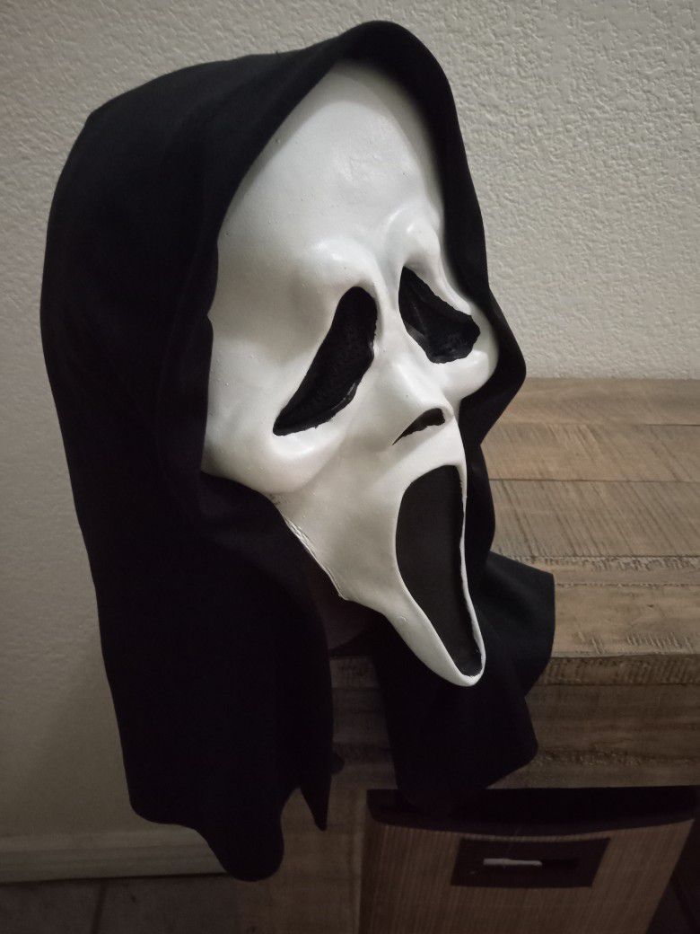Ghostface Mask - Scream VI Tribute Masks - Size: 11.5 inches 