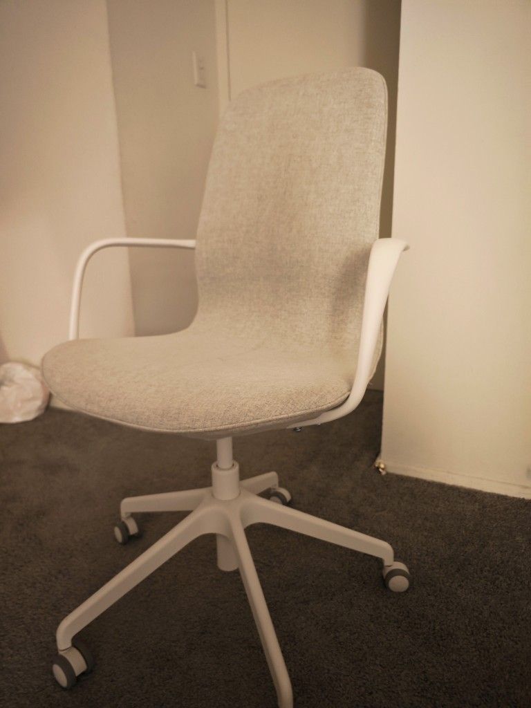 Modern Office Chair – Adjustable & Comfortable